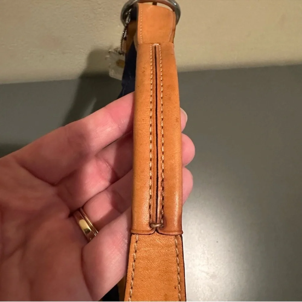 Vintage Y2K Coach SoHo mini Hobo
Navy and White style 4431 (2004) - Picture 7 of 14